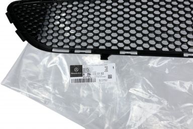 Mercedes-Benz W204 Genuine AMG Front Bumper Center Mesh Grille C300 C350 NEW !!!